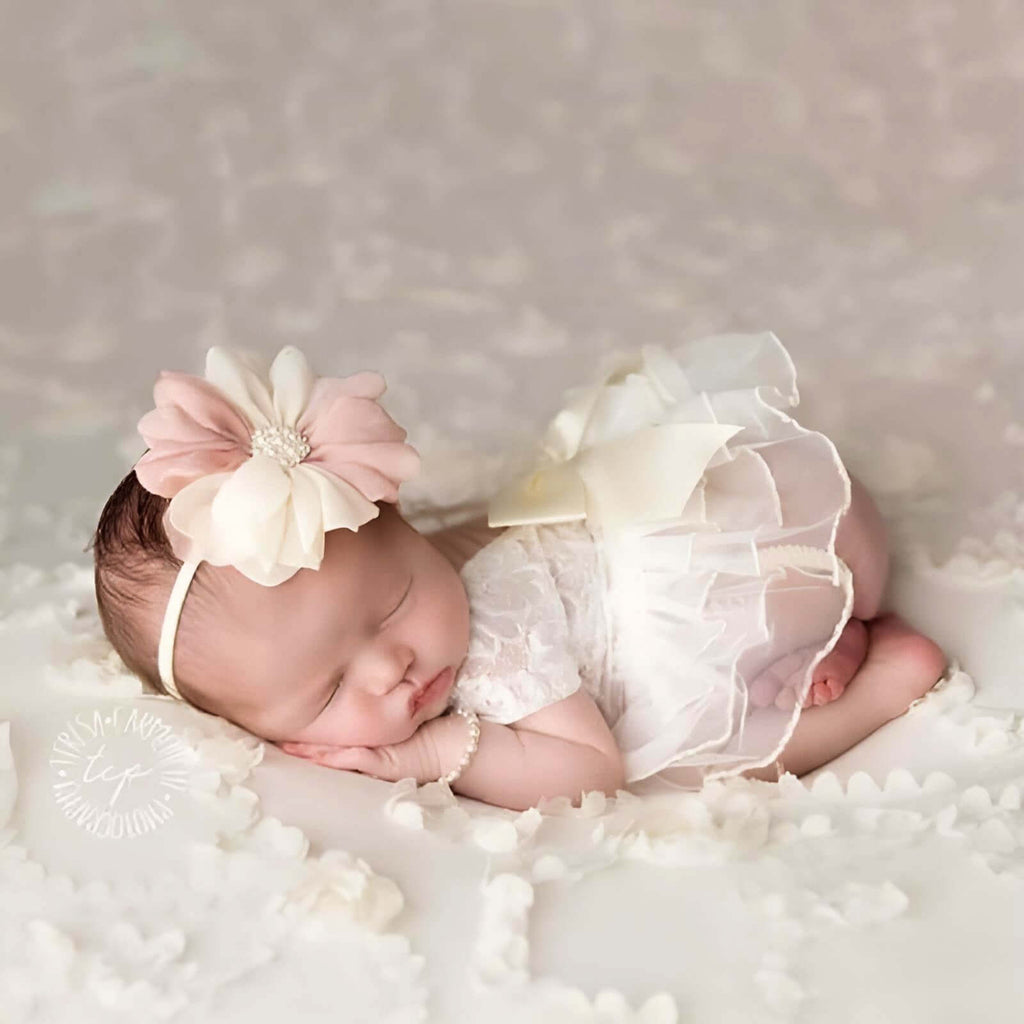 Get the cutest lace bow knot dress & flower headband for your newborn at Drestiny. Enjoy free shipping & tax covered. Save up to 50% off!