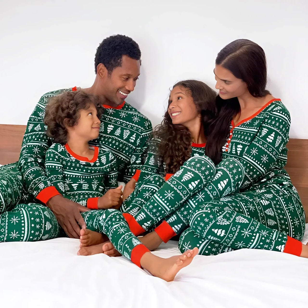 Matching Family Christmas Pajamas Set Mom Daughter Dad Son Matching Outfits Cute All Over Print Boys Girls Pjs