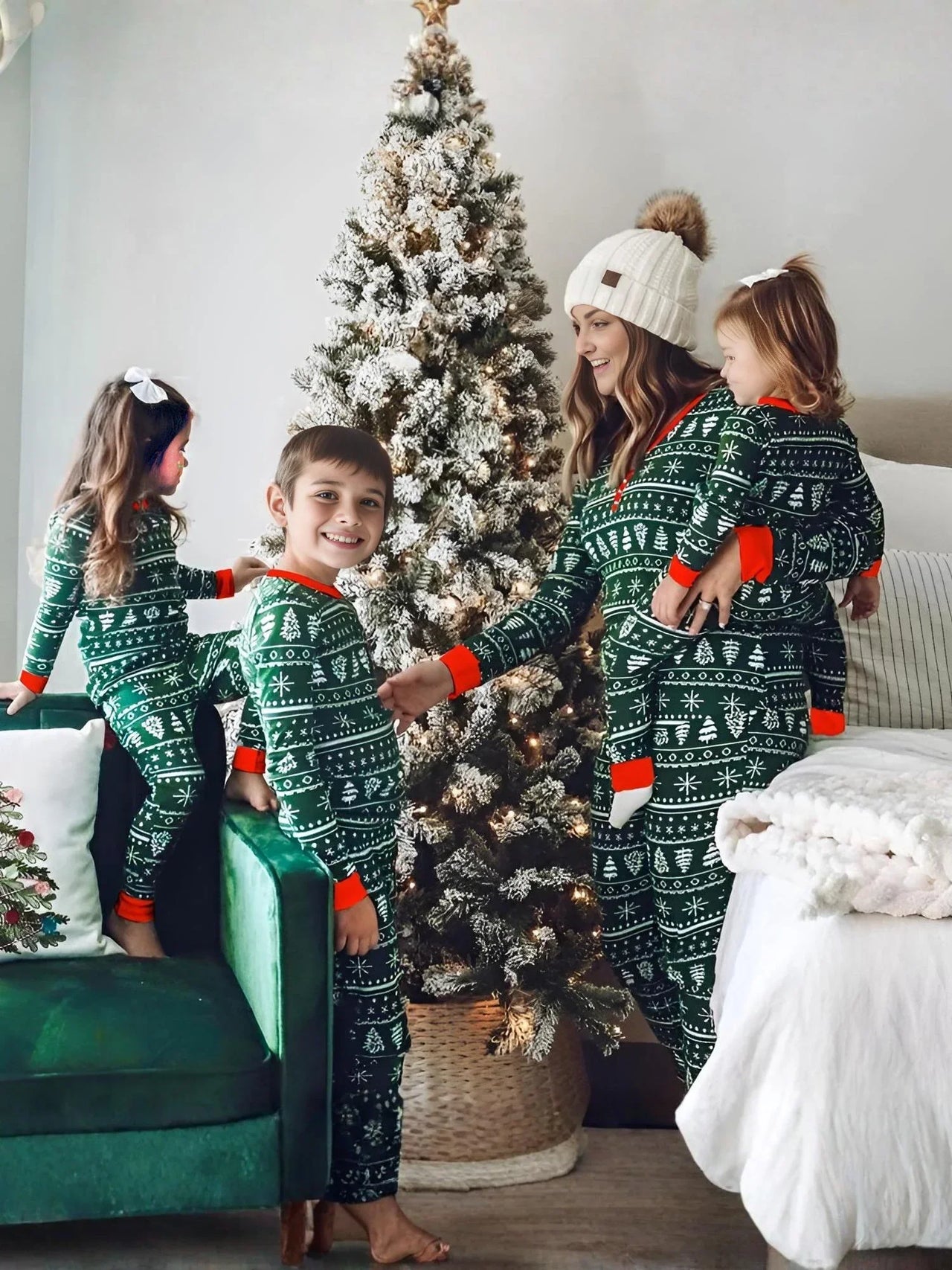 Matching Family Christmas Pajamas Set Mom Daughter Dad Son Matching Outfits Cute All Over Print Boys Girls Pjs