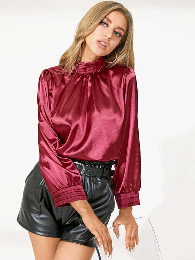 The easy elegance of this blouse will be perfect for a day at the office or a night out. The form-fitting silhouette will give you a polished look.